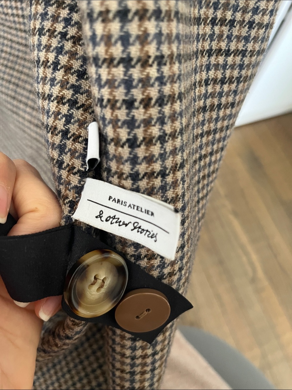 & Other Stories Brown Houndstooth Double-Breasted Trench Coat - Picture 4 of 6